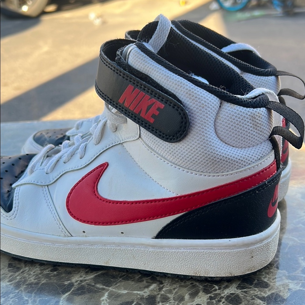 Nike Court Borough
Mid 2 Older Kids'... sz 6Y - Picture 3 of 10